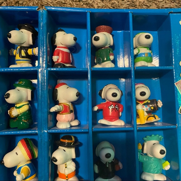 SNOOPY PEANUTS Collectable Box Figure Doll (28 bodies) wz/Box Vintage Rare - Picture 6 of 15